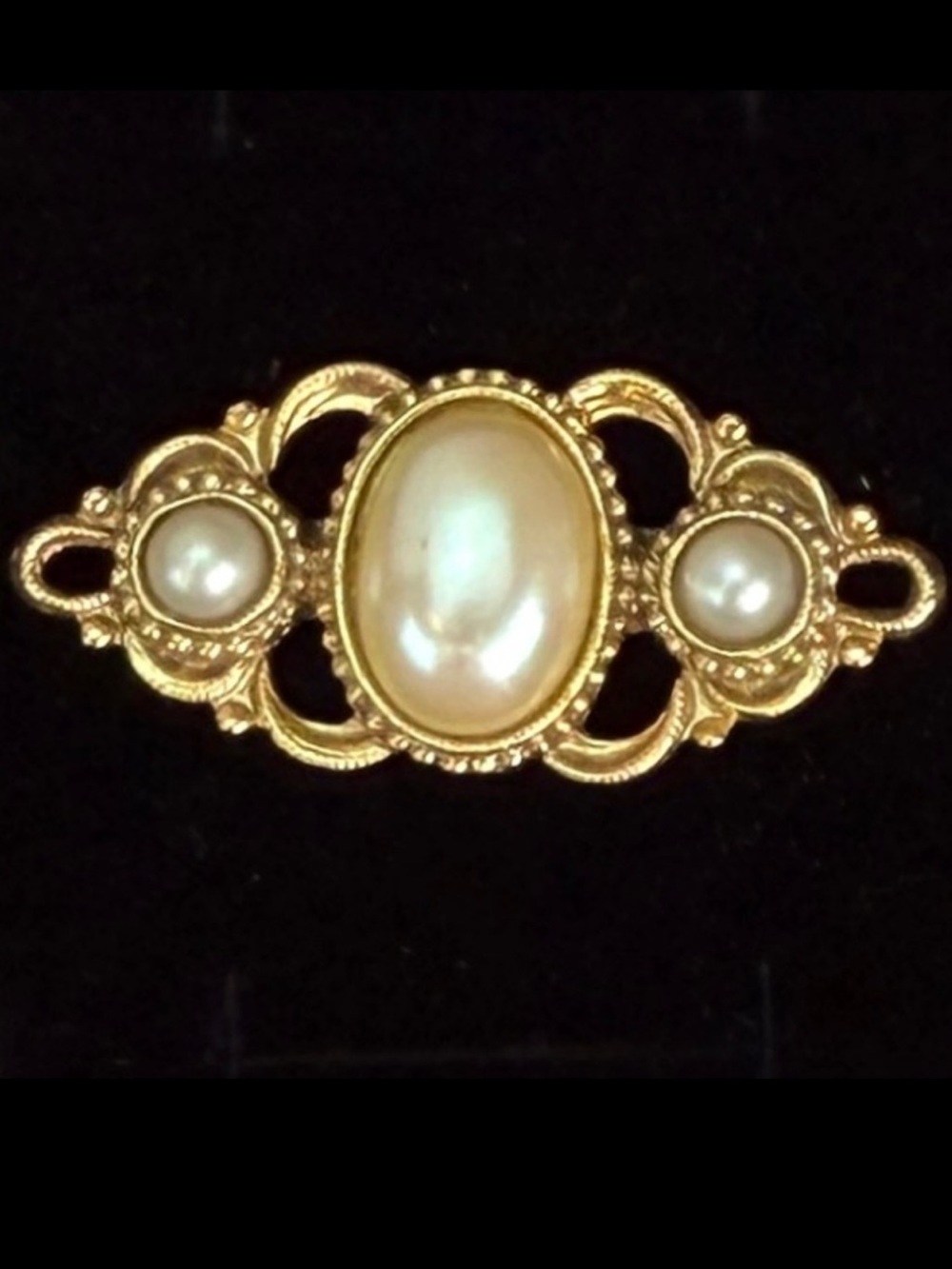 Elegant Vintage Goldtone Faux Pearl Brooch